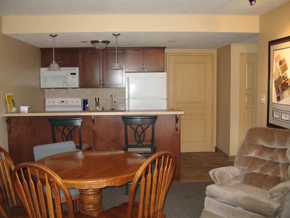 Selkirk Inn Golden Luaran gambar