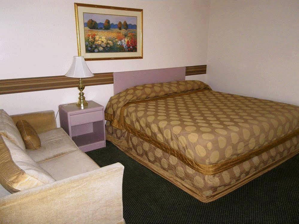 Selkirk Inn Golden Luaran gambar