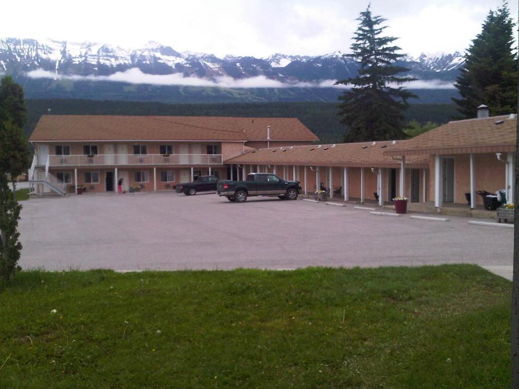 Selkirk Inn Golden Luaran gambar