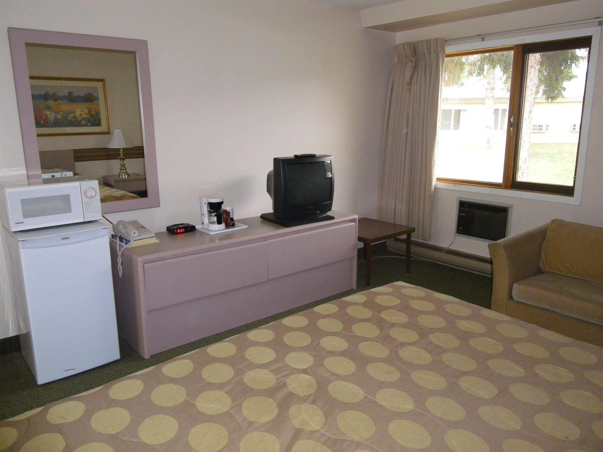 Selkirk Inn Golden Luaran gambar