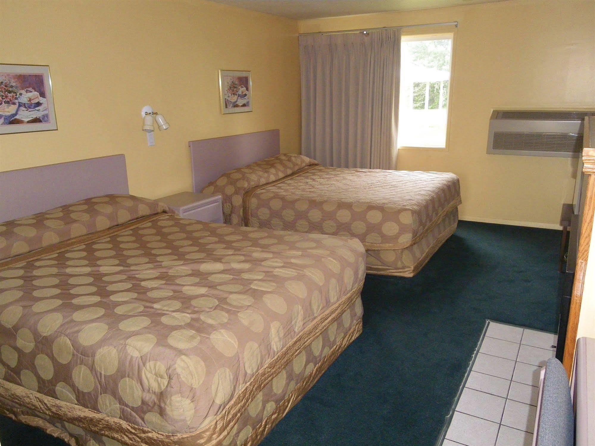 Selkirk Inn Golden Luaran gambar