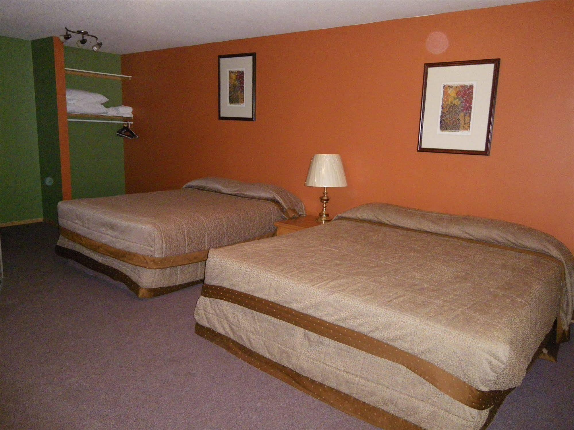 Selkirk Inn Golden Luaran gambar
