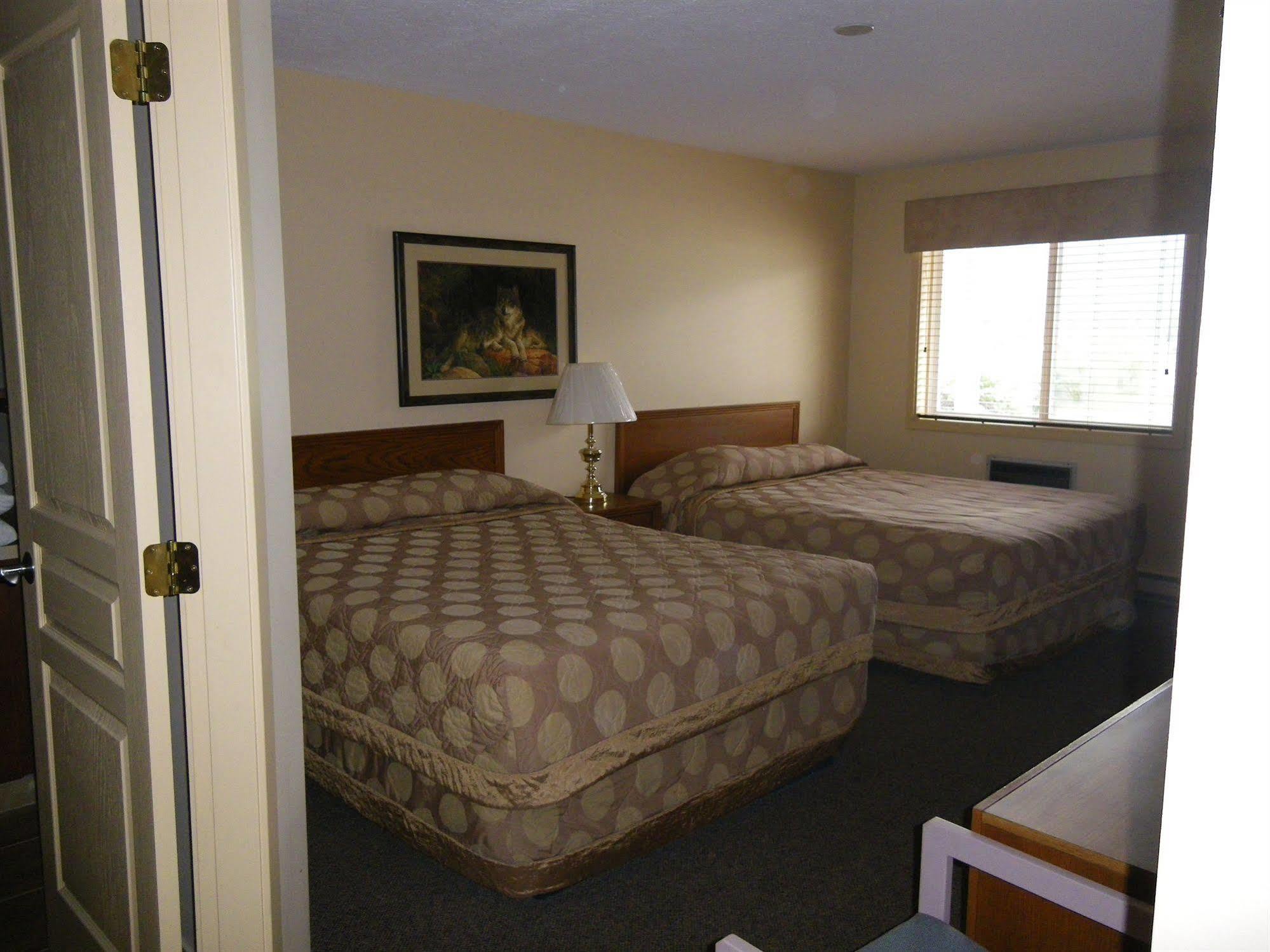 Selkirk Inn Golden Luaran gambar